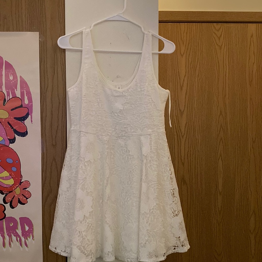 White laced girl flower girl dress